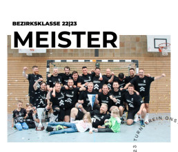 Foto der ersten Männermannschaft des TVO mit dem Nachwuchs im Vordergrund
